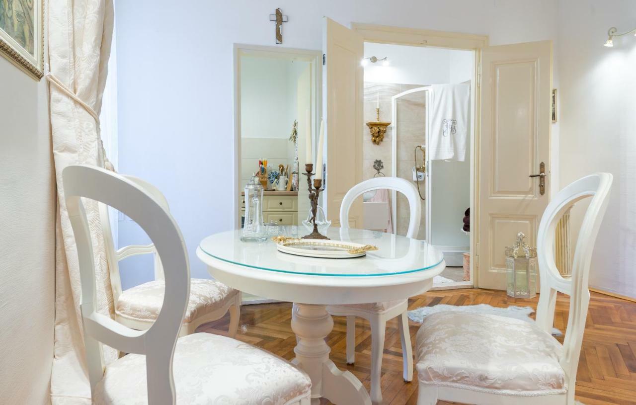 Elegant & Enchanting - Apartment At Old Town Entrance - ドゥブロブニク エクステリア 写真