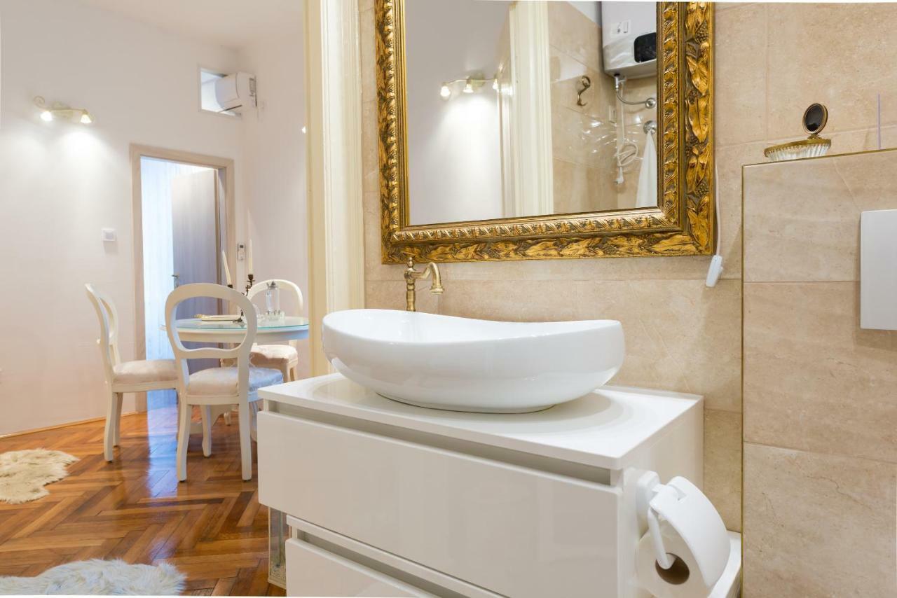 Elegant & Enchanting - Apartment At Old Town Entrance - ドゥブロブニク エクステリア 写真