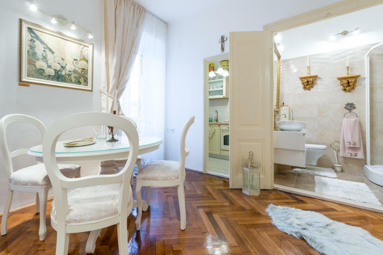 Elegant & Enchanting - Apartment At Old Town Entrance - ドゥブロブニク エクステリア 写真